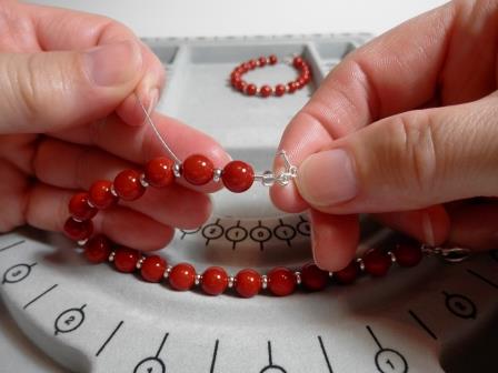 How to make a Simple Beaded Bracelet 